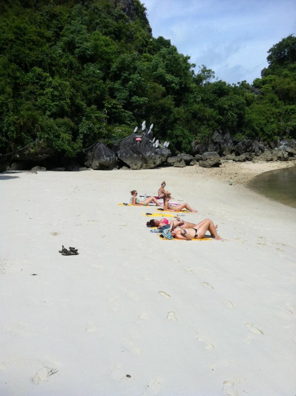 Full Moon Party Hotel Hai Phong Esterno foto