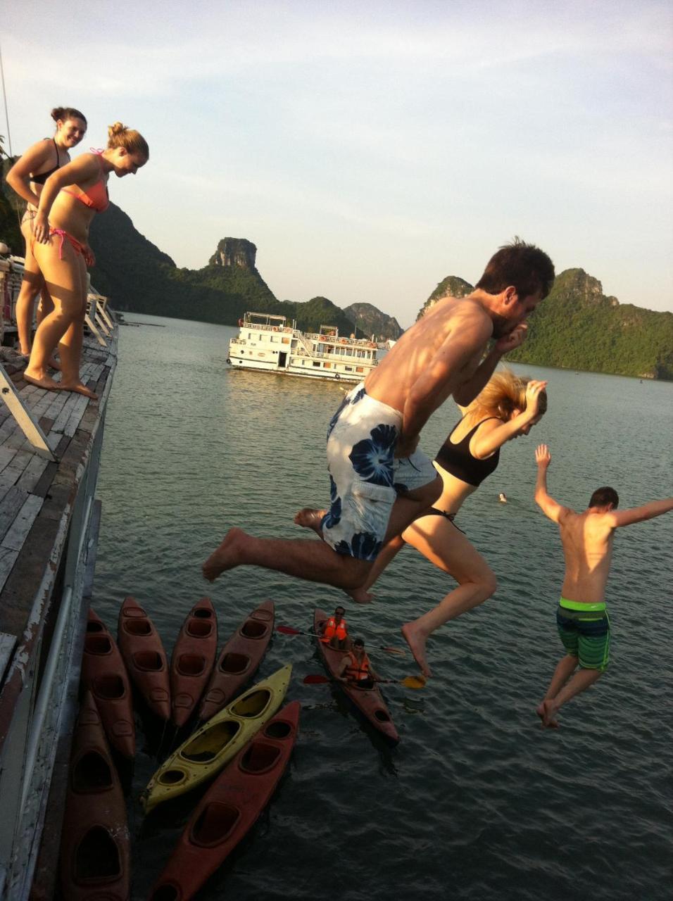 Full Moon Party Hotel Hai Phong Esterno foto