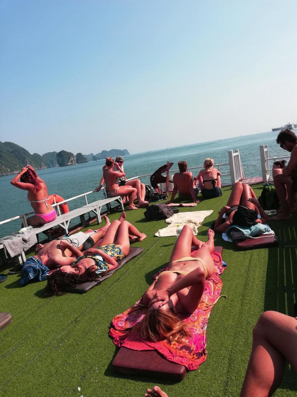 Full Moon Party Hotel Hai Phong Esterno foto